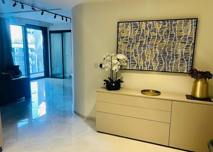 Mercury Tower By Dahlia سانت جوليان