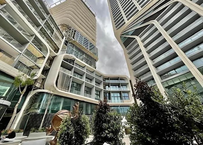 Mercury Tower By Dahlia سانت جوليان