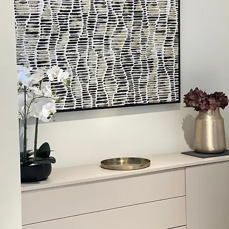 Mercury Tower By Dahlia Сент Джулианс